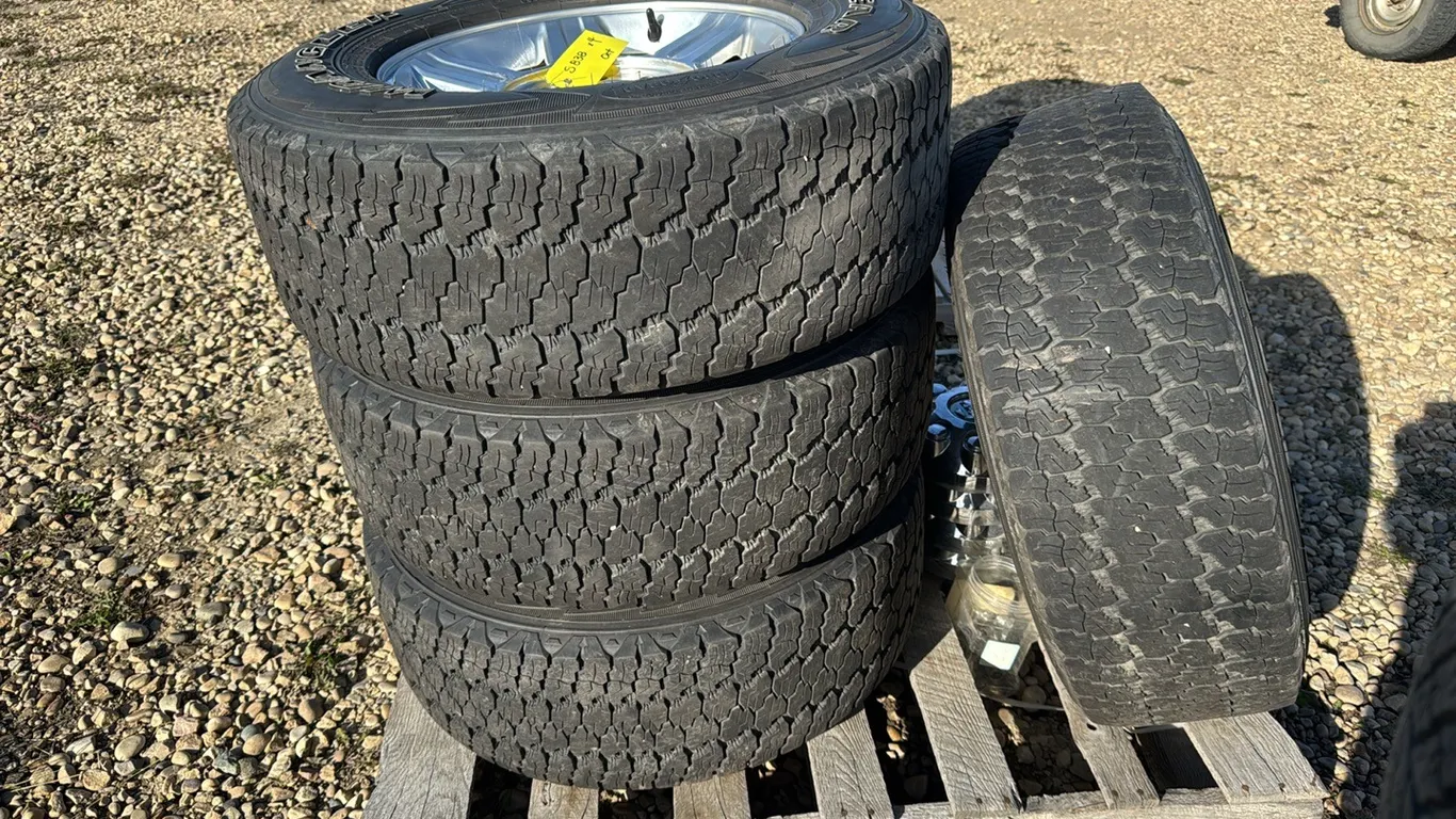 4 Rims and Tires for Dodge Ram 2500/3500 8x165.1mm, Tires have 10/32 Tread Left (P10-R10-E-S838)