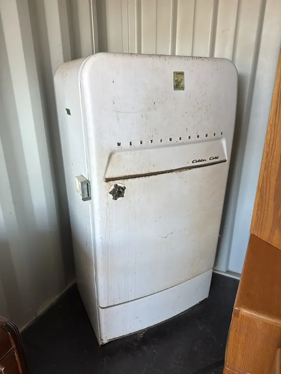 Vintage Fridge (P10-SCF-S2303)