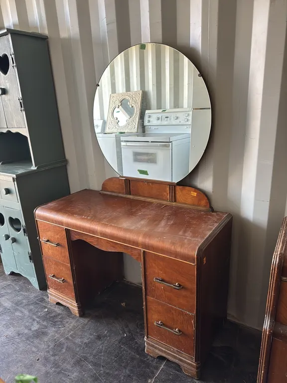 Makeup Dresser, Marked B (P10-SCG-S2303)