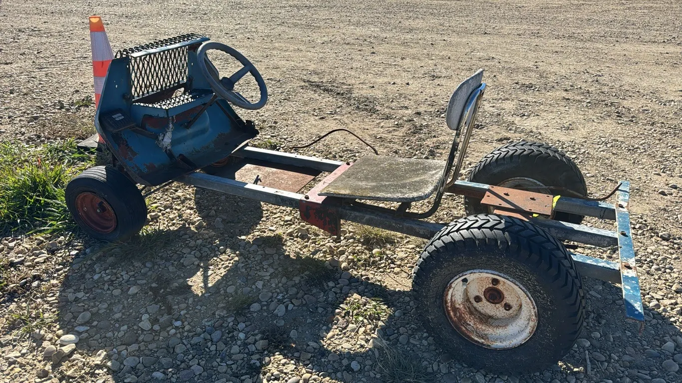 Go - Cart Needs some TLC (P10-R5-W-S1085)