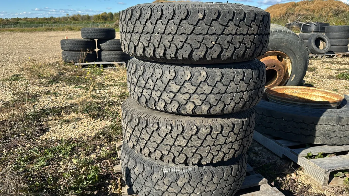 4 Qty LT225/75R16 Tires & Rims off Ford Ranger (P10-R10-E-S2269)