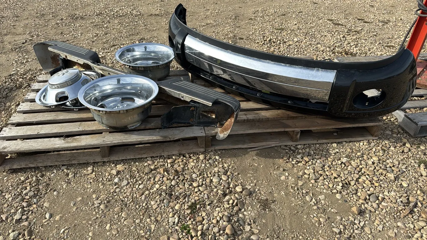 2008 Dodge Front & Back Bumper Parts (P10-R7-W-S2326)
