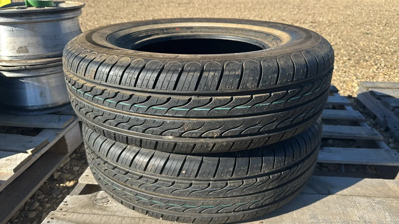 2 Qty Toyo Tires P225/75R15 (P10-R10-W-S2273)