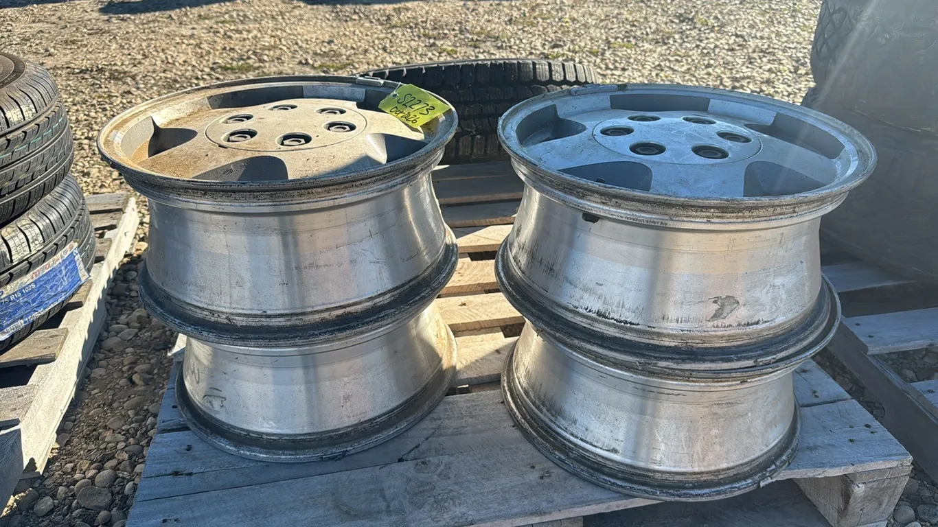 4 Qty Rims off 1998 Chevy Half Ton & Spare New Rim & Tire (P10-R10-W-S2273)