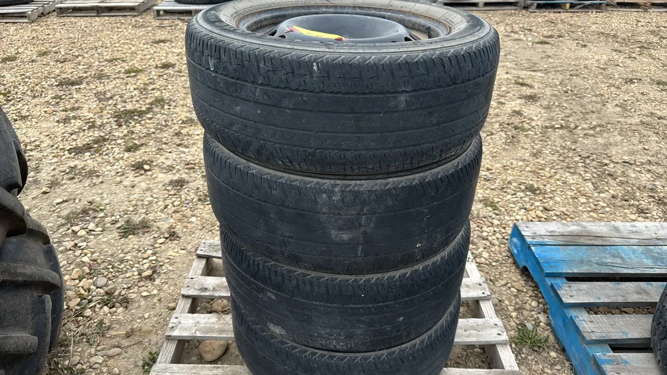 4 Qty Tires 215/60R16 on Rims off 2014 Nissan Versa Note (P10-R10-E-S2328)