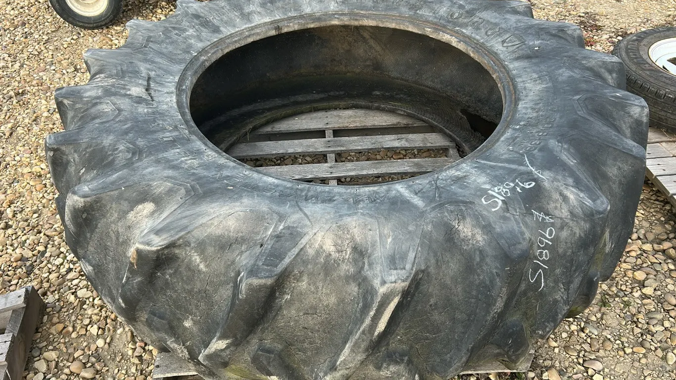 20.8-38 Firestone Tractor Tire (P10-R?-S1896)