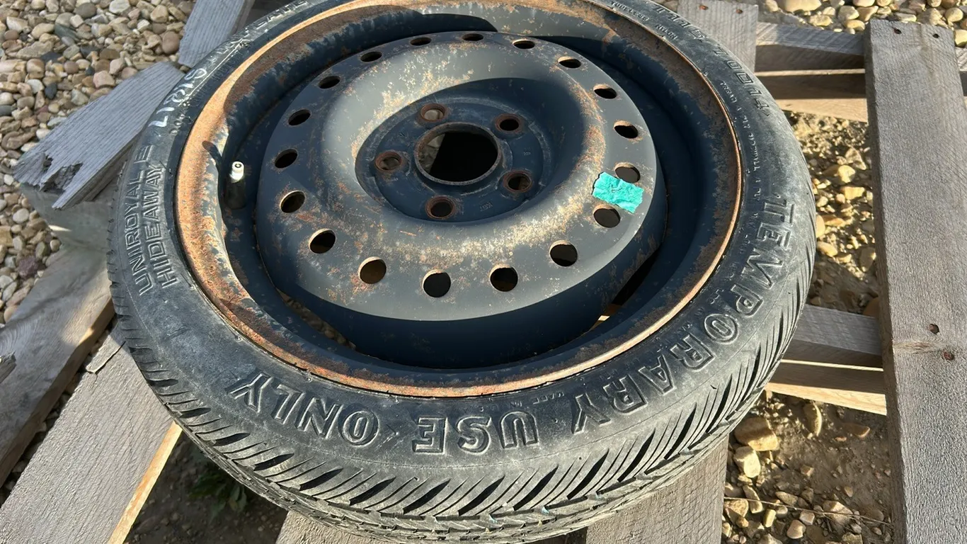 Donut Tire on 5 Bolt Rim T115/70 R14 (P10-R10-W-S1817)