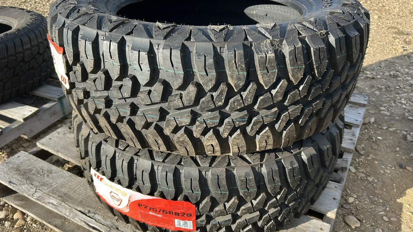2 Ile King P275/60 R20 Tires (P10-R10-E-S84)