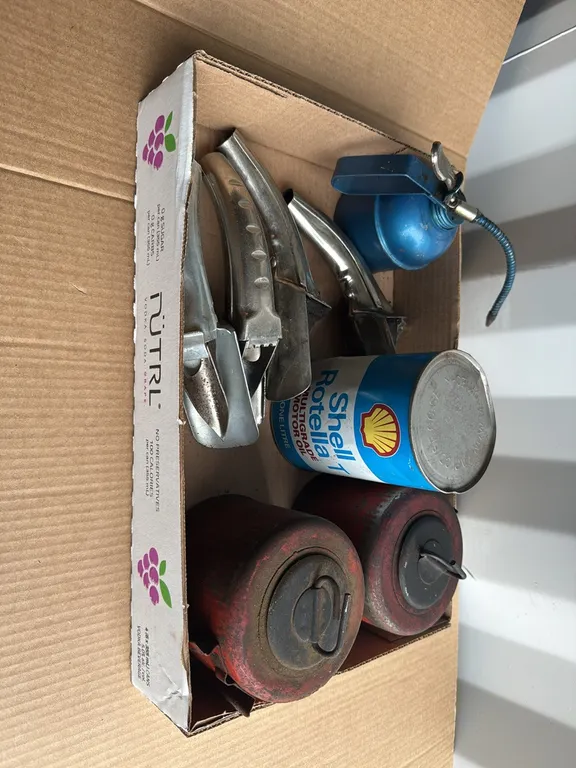 Vintage Oil Spouts, Unopened Shell Oil, 2 GM Oil (P10-SCB-S84)