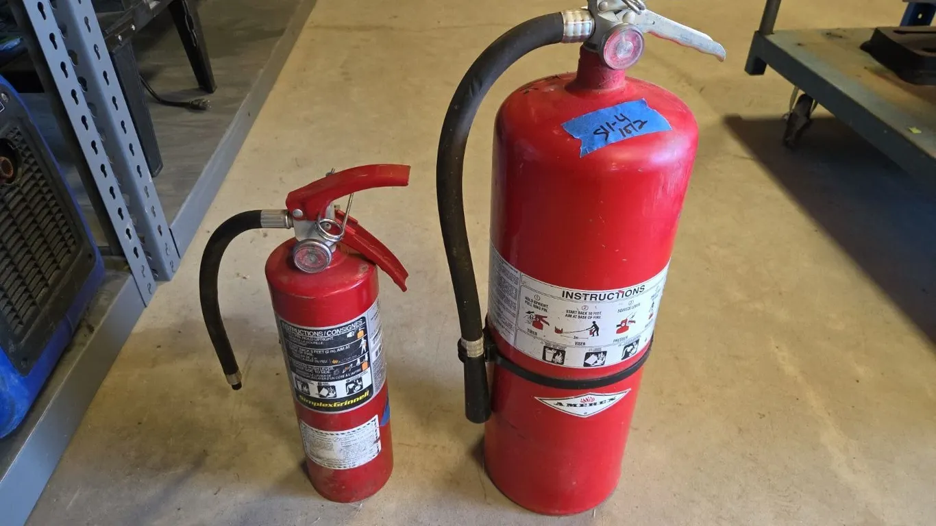 2 Dry Chemical Fire Extinguisher, Marked 4 (P9-FL-S11)