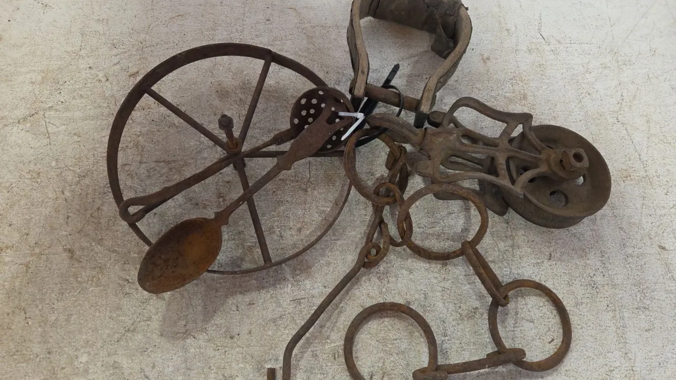 Vintage Horse Items (P9-G-S1365)