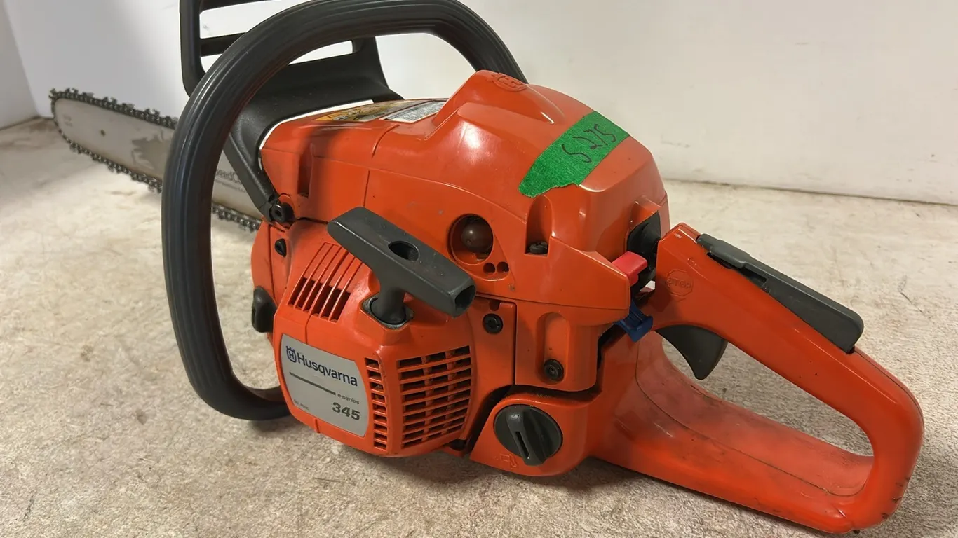 Husqvarna 345 Chainsaw, Runs & Cuts (P9-P-S275)