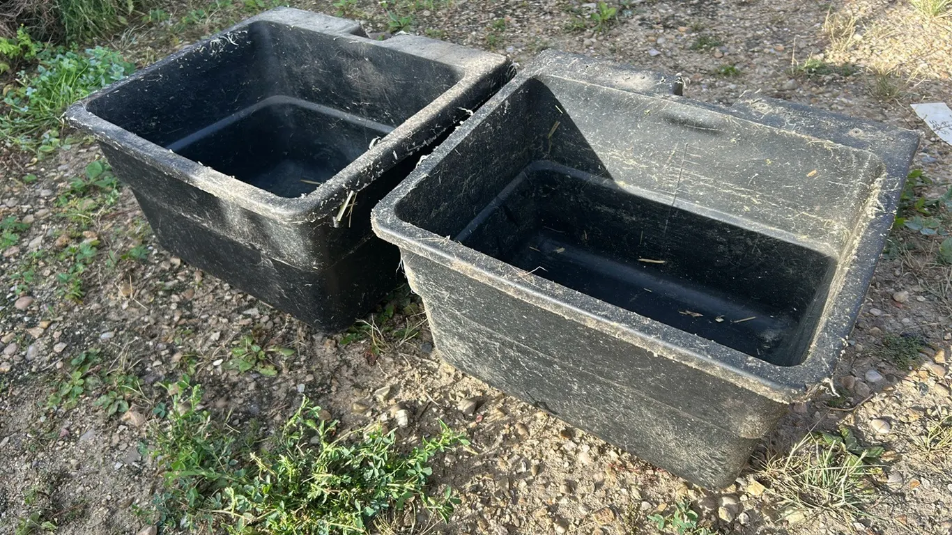 2 Large Hook Over Feeders (P9-Out-J-S275)