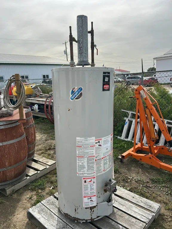 Hot Water Tank (P9-Out-I-S2079)