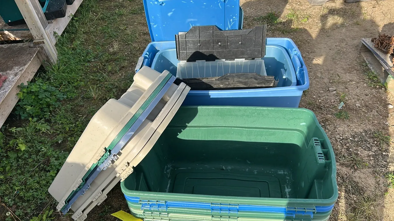 8 Totes and Lids (P9-Out-L-S315)