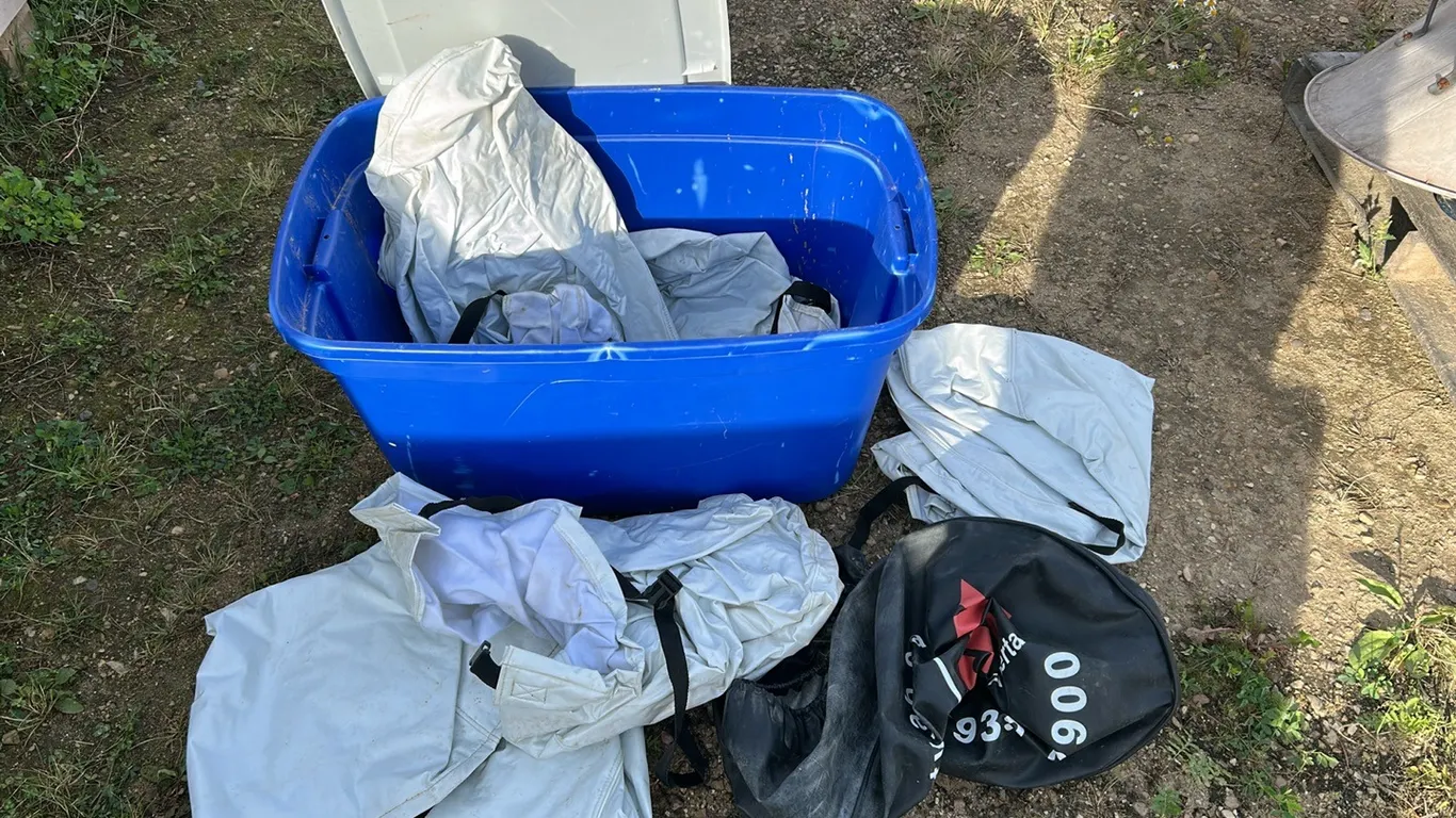 7 Tire Covers in Tote (P9-Out-K-S315)