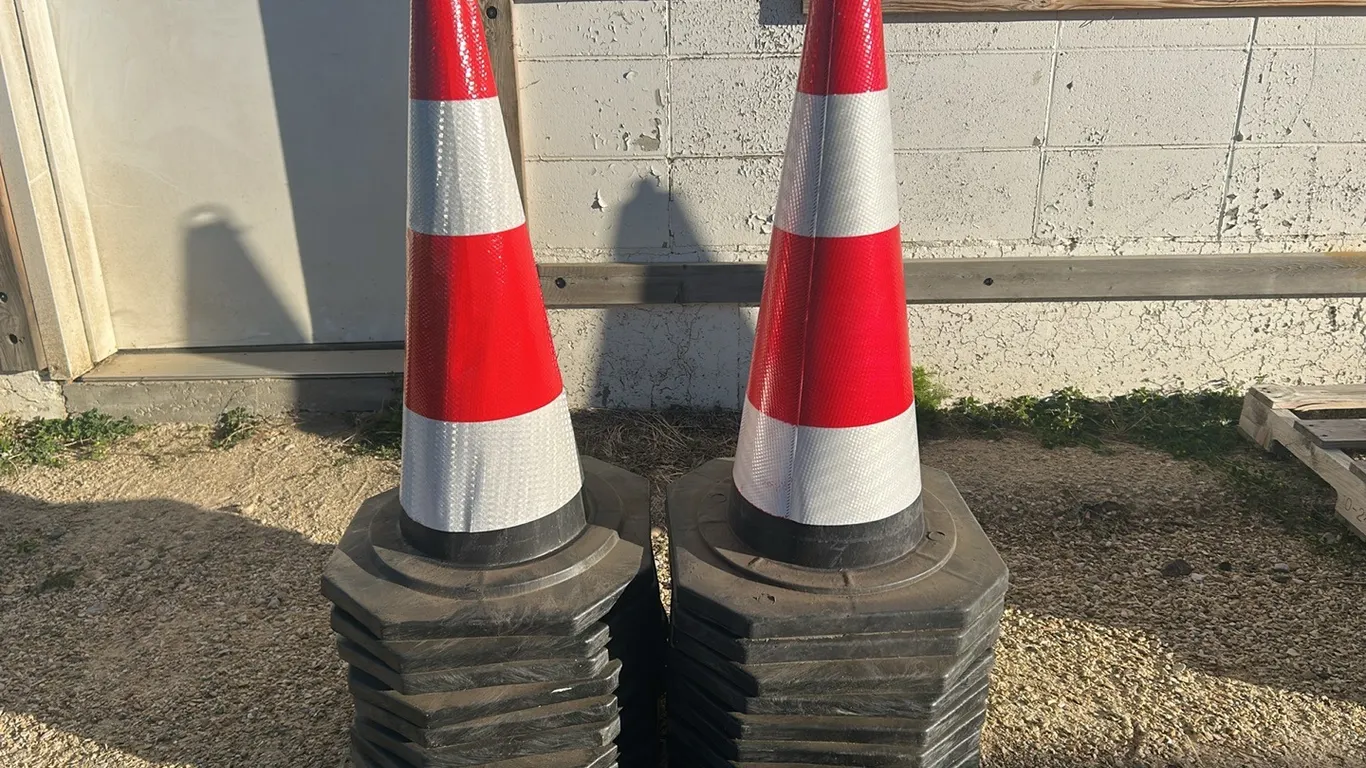 20 New Traffic Cones Marked D *BID PRICE IS PER CONE (P9-OUT-S1126)