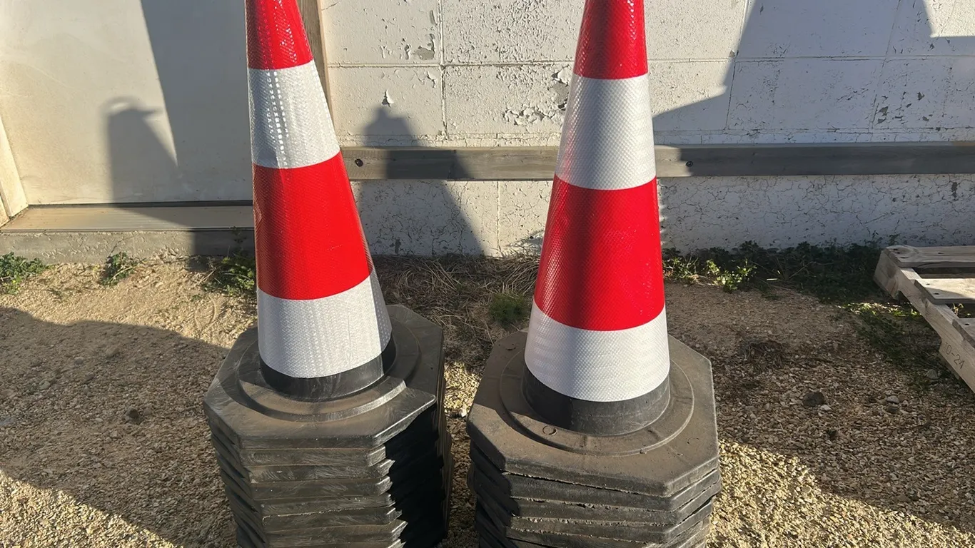 20 New Traffic Cones Marked C *BID PRICE IS PER CONE (P9-OUT-S1126)