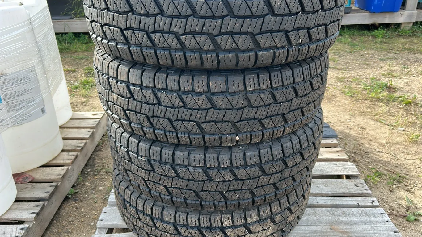 4 Laussen Tires 235/75 R15 (P9-K-S275)
