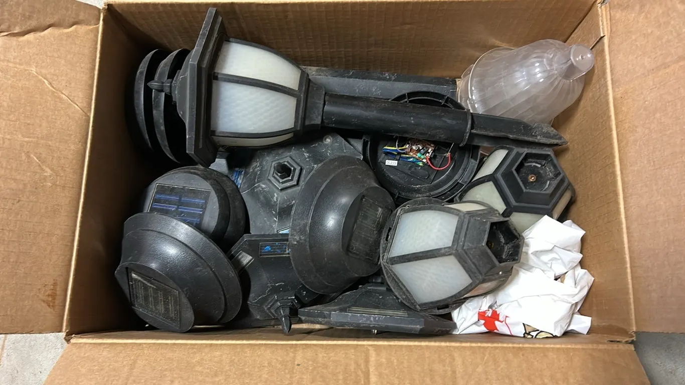 8 Solar Garden Lights, Marked 12 (P9-S-S2279)