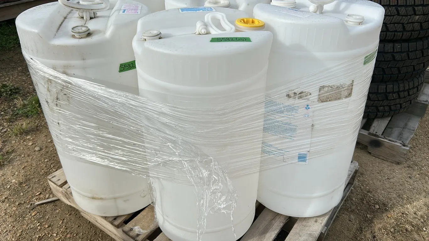 5 Plastic Barrels (P9-Out-L-S582)