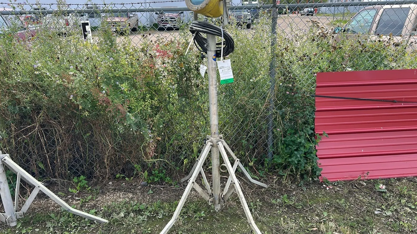 Portable Explosion Proof Industrial Work Light, Mounted on Stand with EXP Plug, Works as Per Seller, Item 122 (P9-Out-F-S11)
