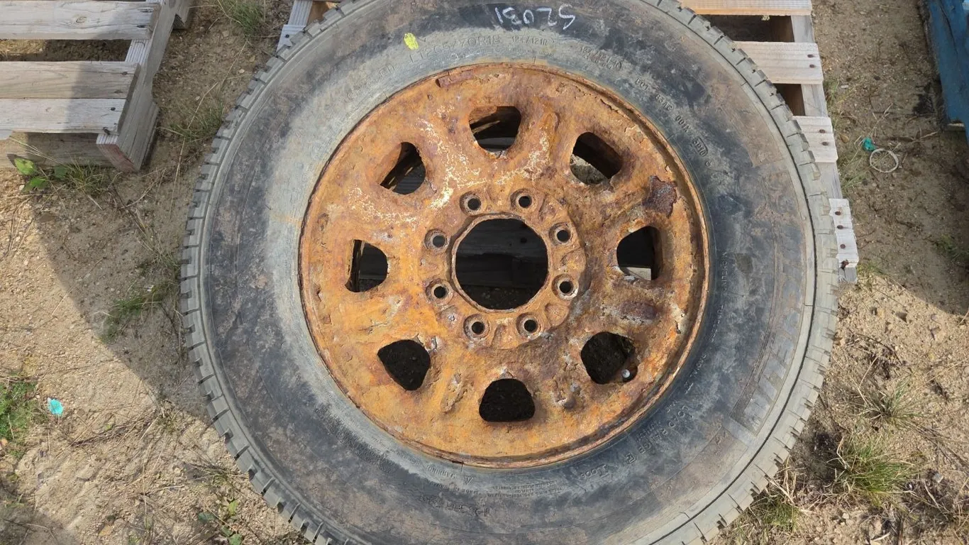 L265-70 R18 Tire, Marked 10 (P9-Out-M-S2031)