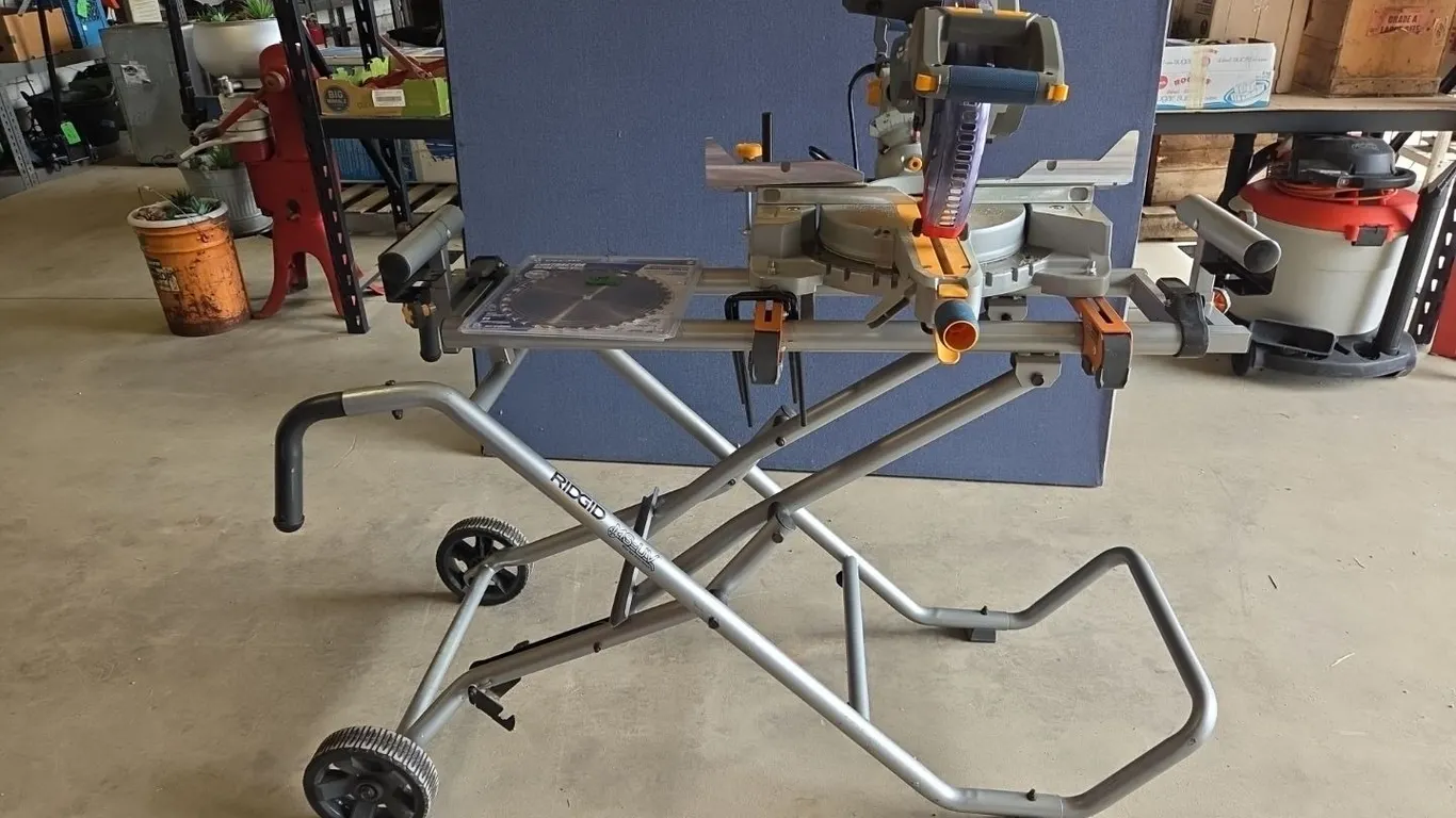 Mastercraft Maximum Compound Mitre Saw on Rigid Mitre Saw Stand, Marked 7 (P9-FL-S1955)