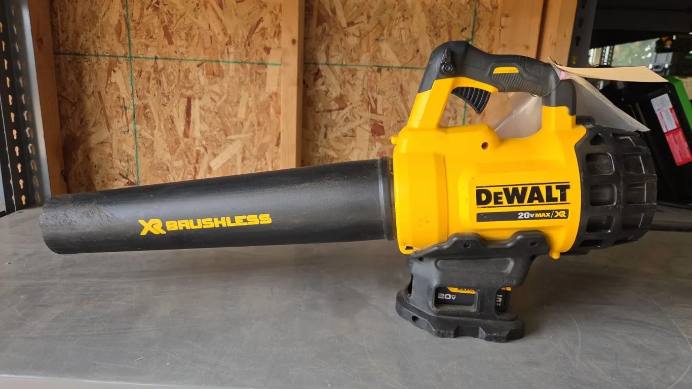 Dewalt Blower c/w 20Volt Battery, No Charger, Marked 92 (P9-A-S1955)