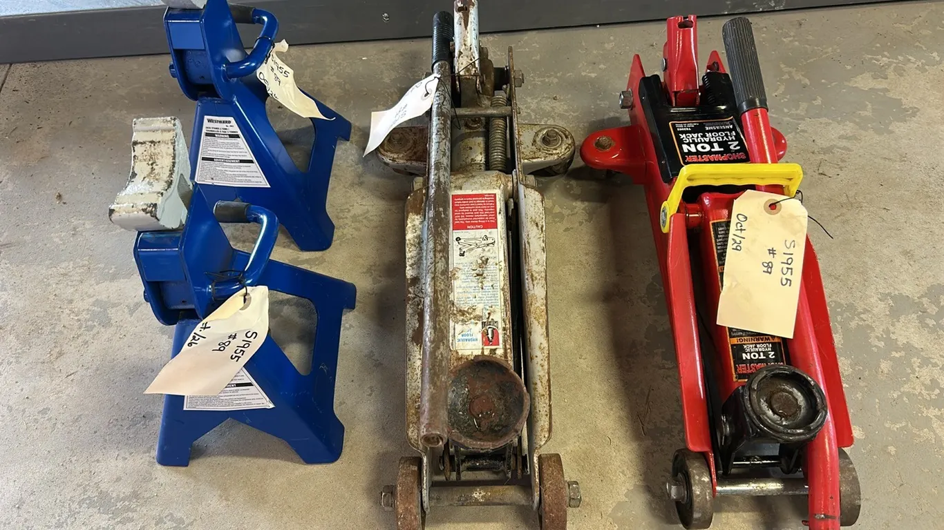 Assortment of Floor Jacks, Item 89 (P9-C-S1955)