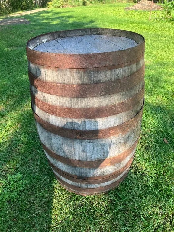 Vintage Oak Whiskey Barrel (P9-Out-I-S285)