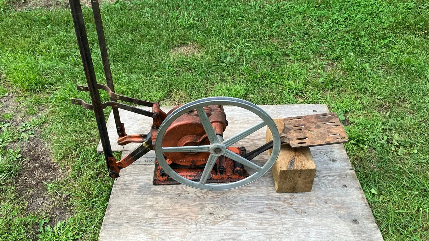 Vintage Baker Pump Jack, Made in Winnipeg (P9-Out-I-S285)