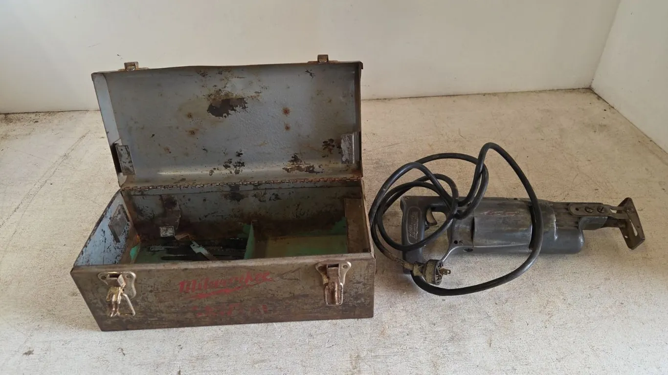 Milwaukee Sawzaw w/Toolbox, Marked 13 (P9-D-S2314)