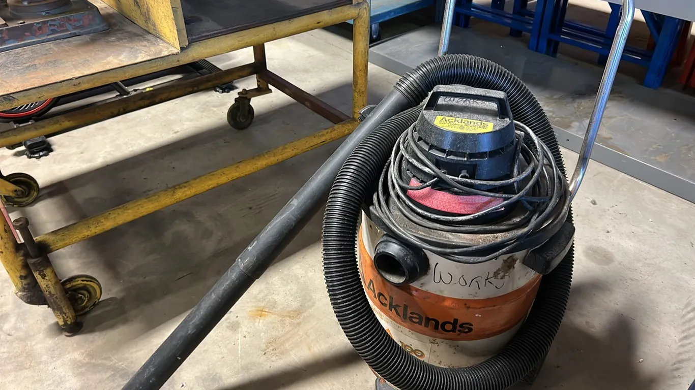 Acklands Shop Vac Model 464 with Brush and Hose, Works as Per Seller, Marked 107 (P9-FL-S11)