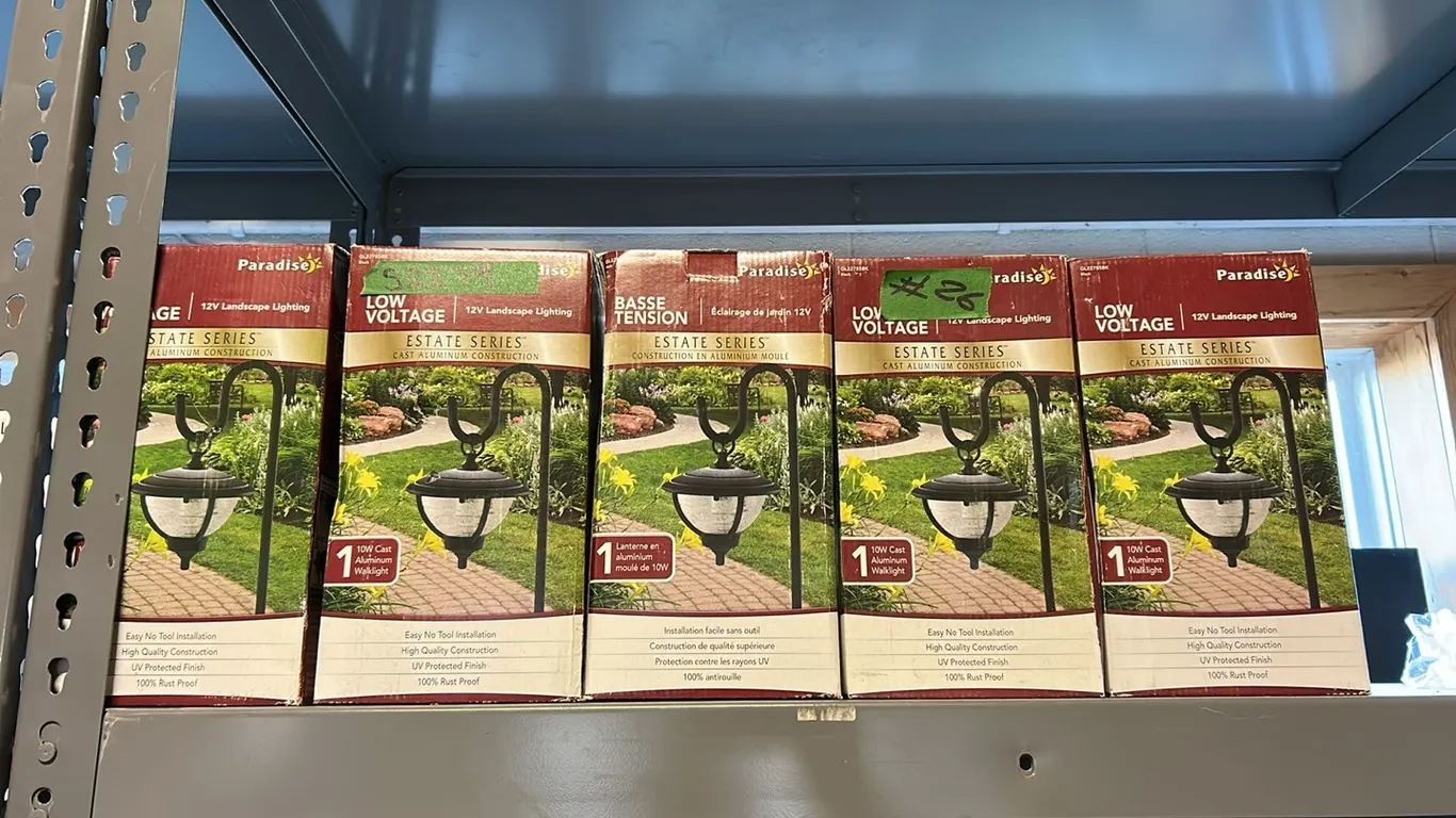15 Garden Lights, Low Voltage w/Shepherd Hooks, Marked 26 (P9-N-S2279)