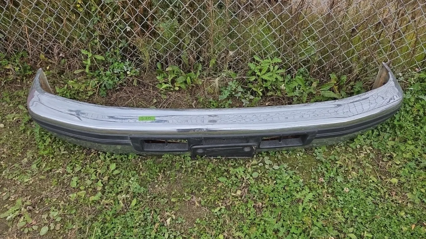 Bumper off a 2005 Ford 150 (P9-Out-D-S215)