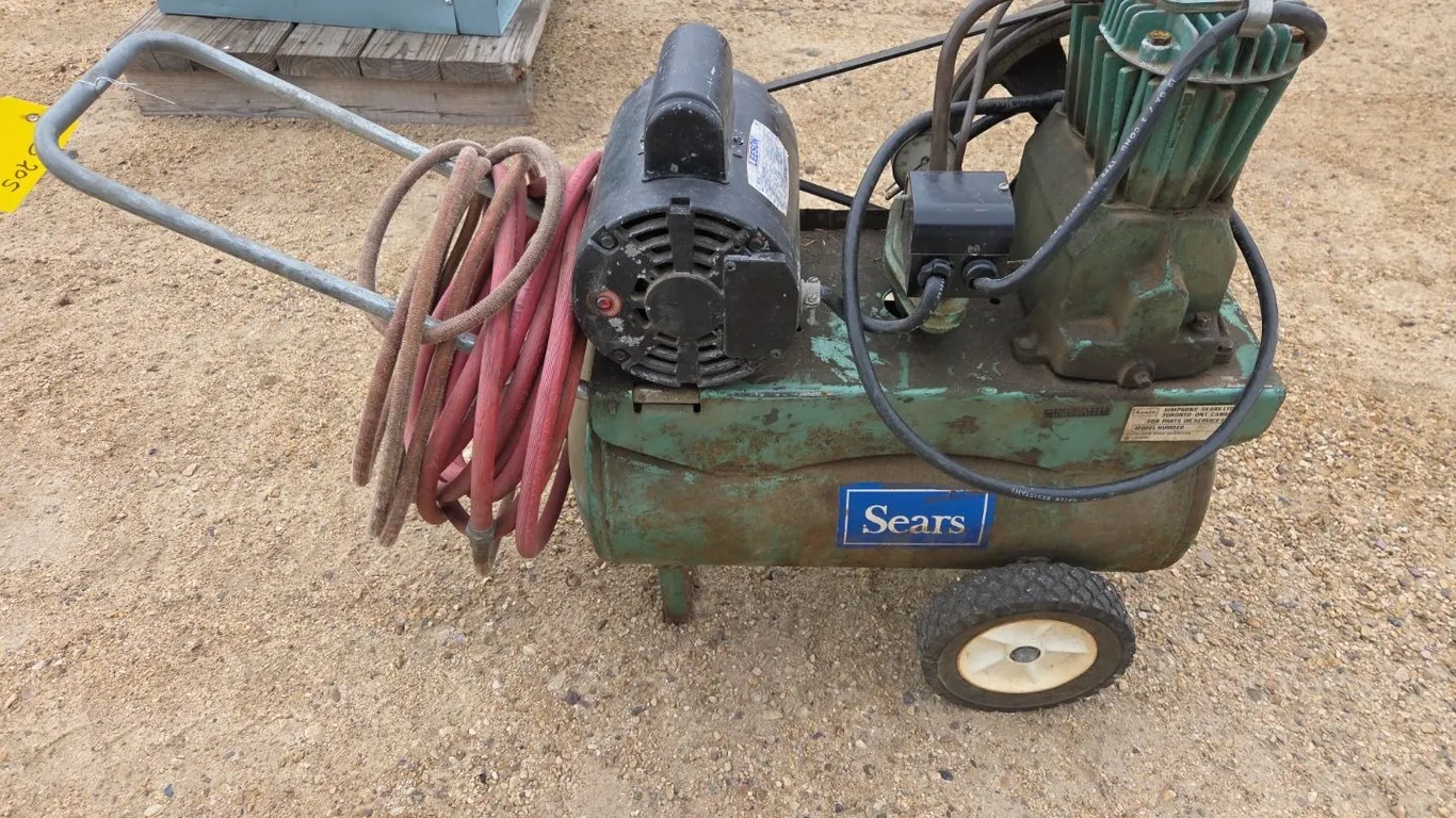 Sears Air Compressor (Works) (P9-Out-K-S205)