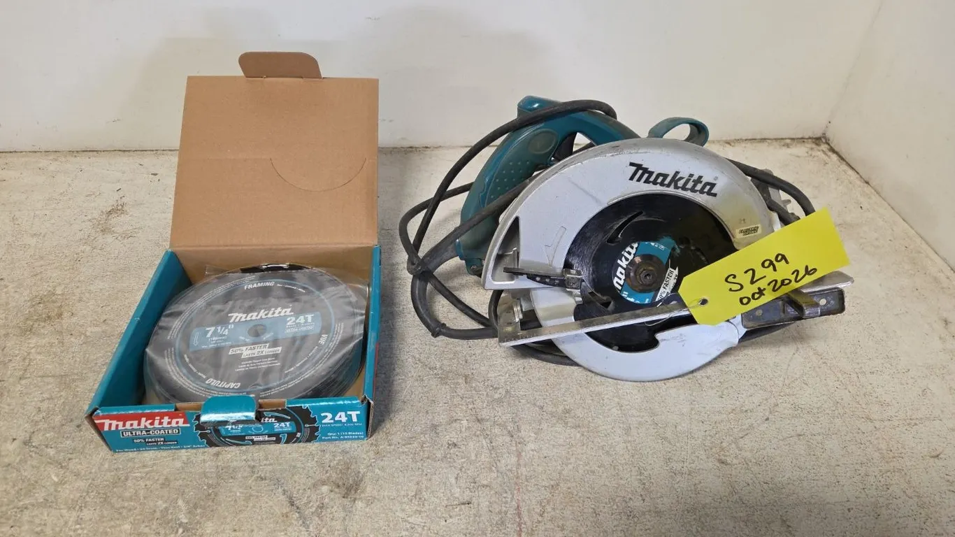 Makita 7-1/4" Circular Saw and 7 Makita 7-1/4" Saw Blades (P9-D-S299)