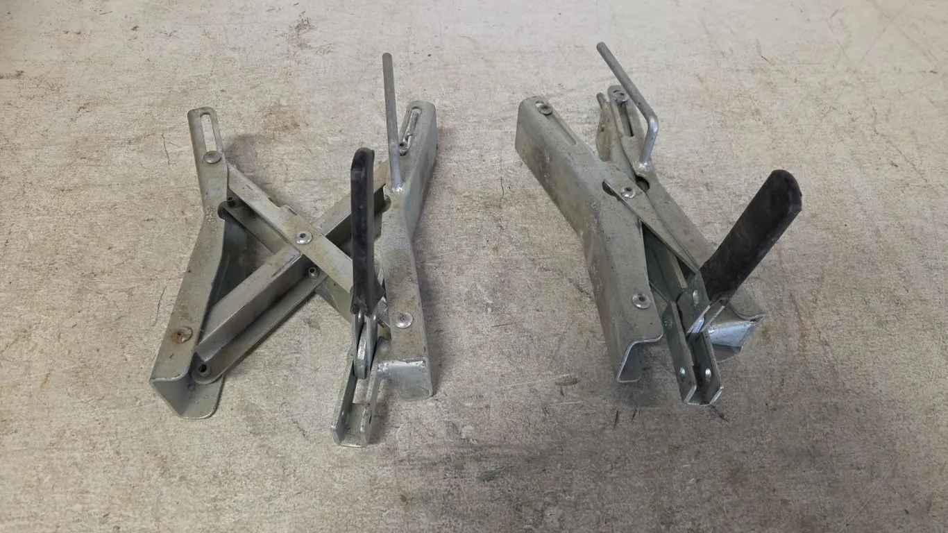 RV Trailer Tire Clamps (P9-D-S299)