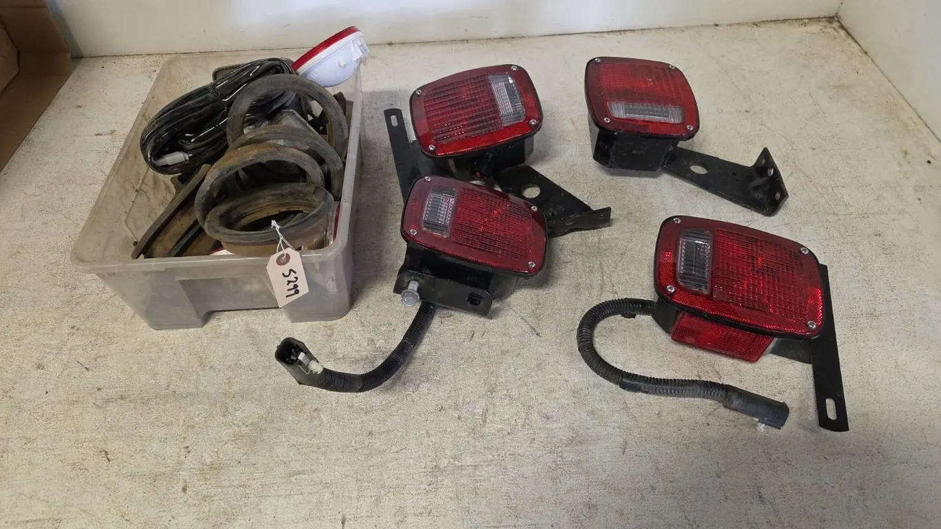 Assorted Truck Lights (P9-Y-S299)