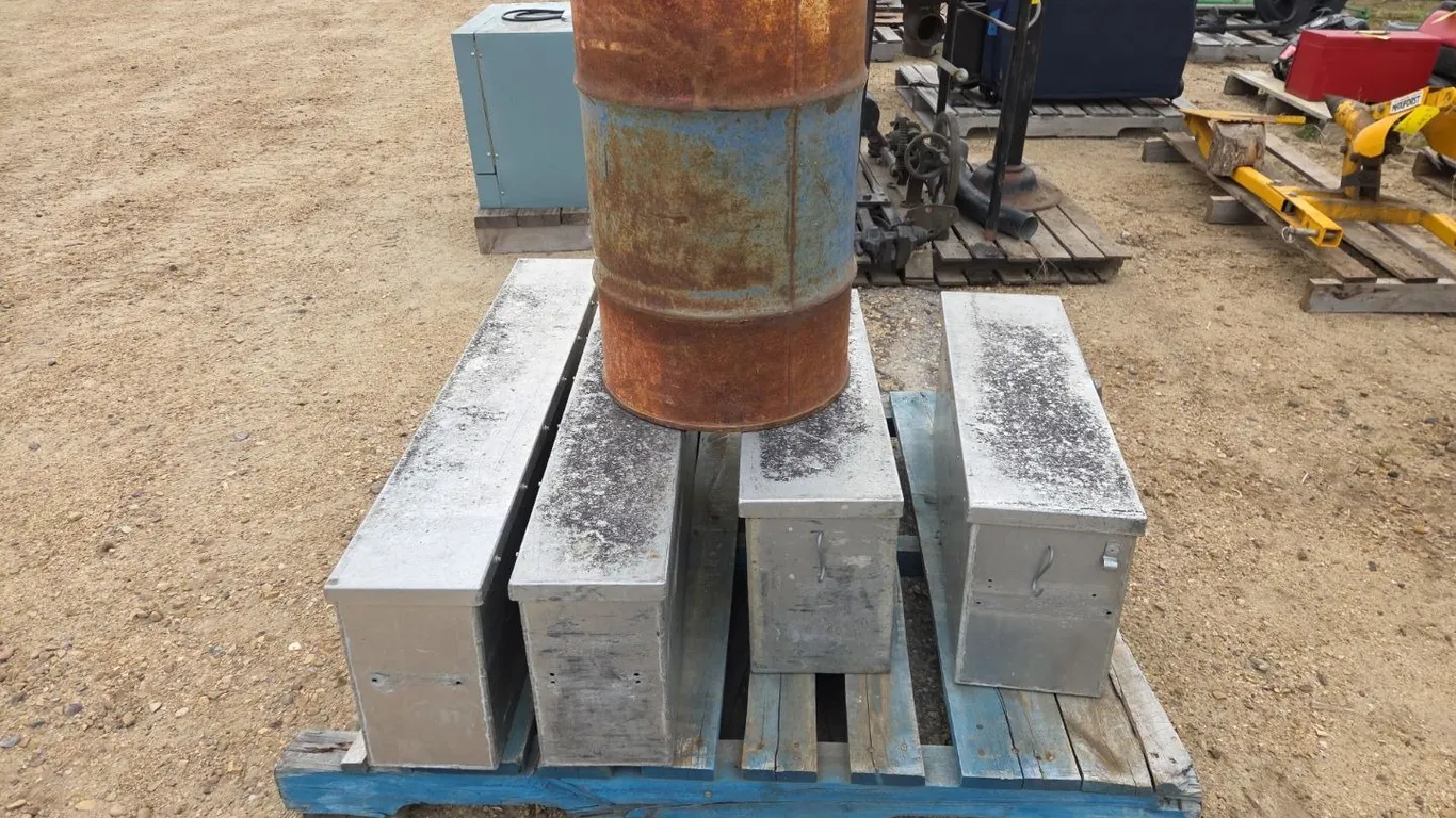 4 Aluminum Truck Tool Boxes, Empty Small Barrel (P9-Out-F-S233)