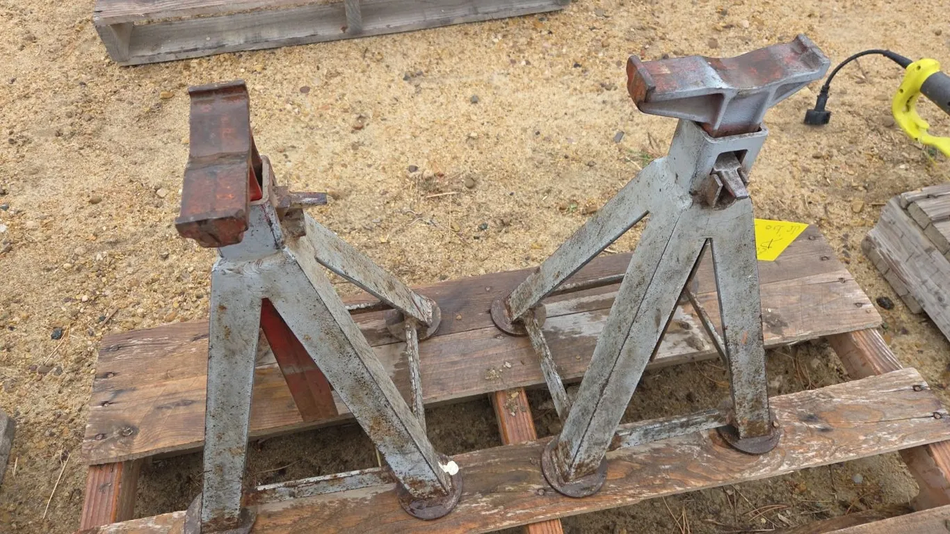 2 HD Axle Stands, Marked A(P9-Out-F-S233)