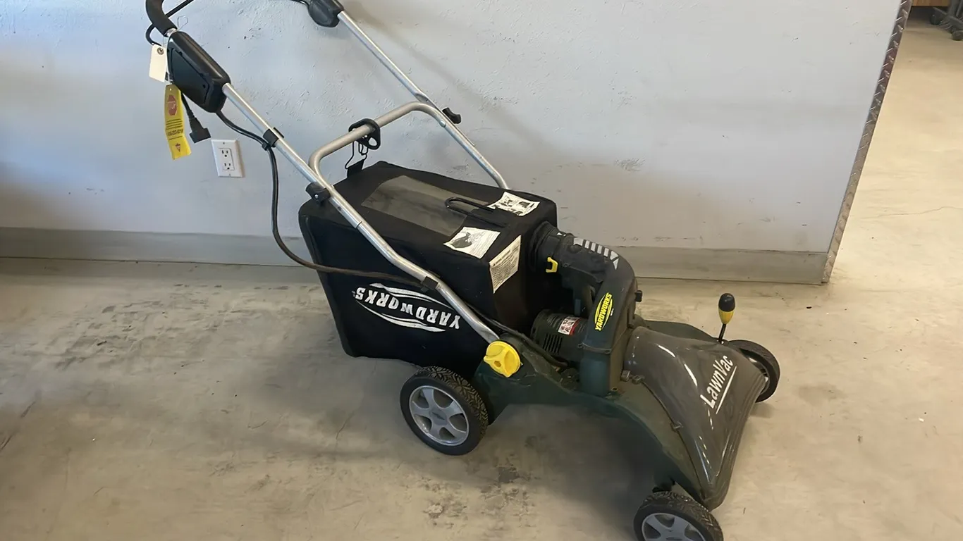Yardworks Electric LawnVac, Item #3 (P2-CRFL-S2107)