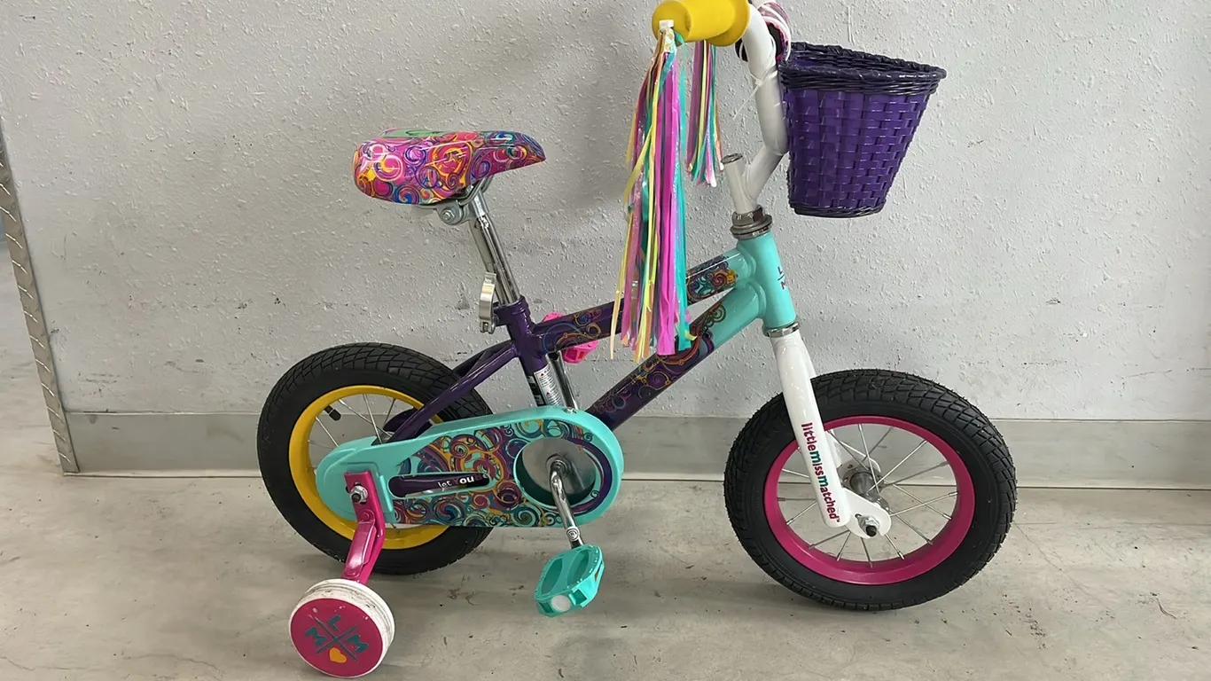 Kid's Beginners Bike with Training Wheels, New As Per Seller, Item #3 (P2-NWFL-S2316)