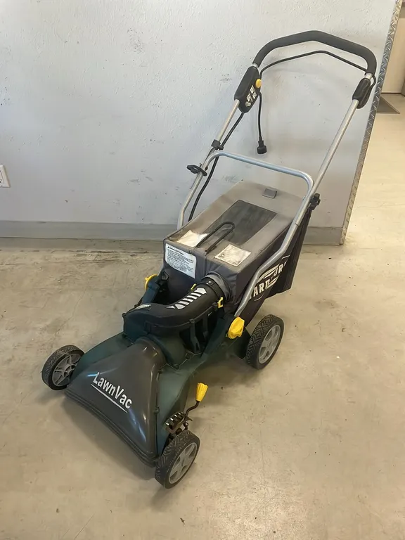 Electric Yardworks LawnVac (P2-CRFL-S843)