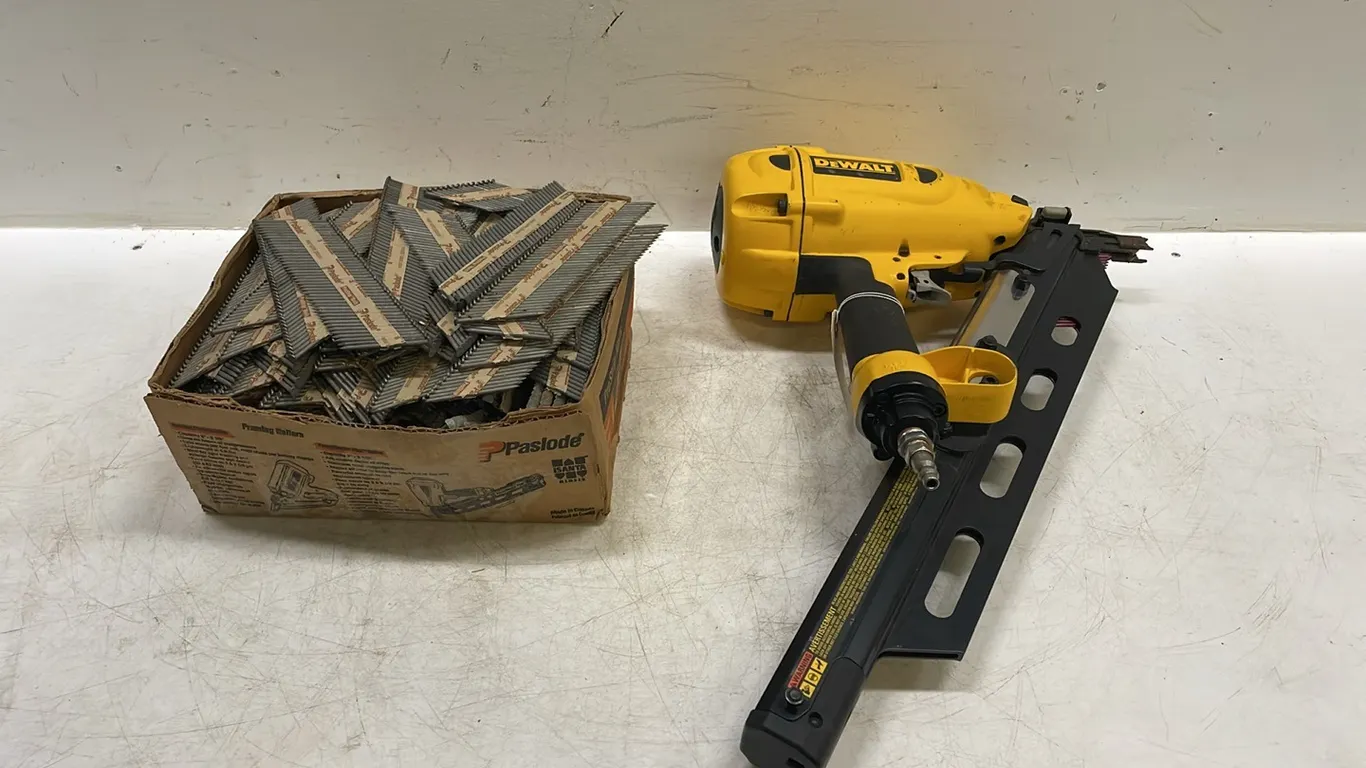 DeWalt Clipped Head Framing Nailer and Nails (P2-NWT2-S1094)