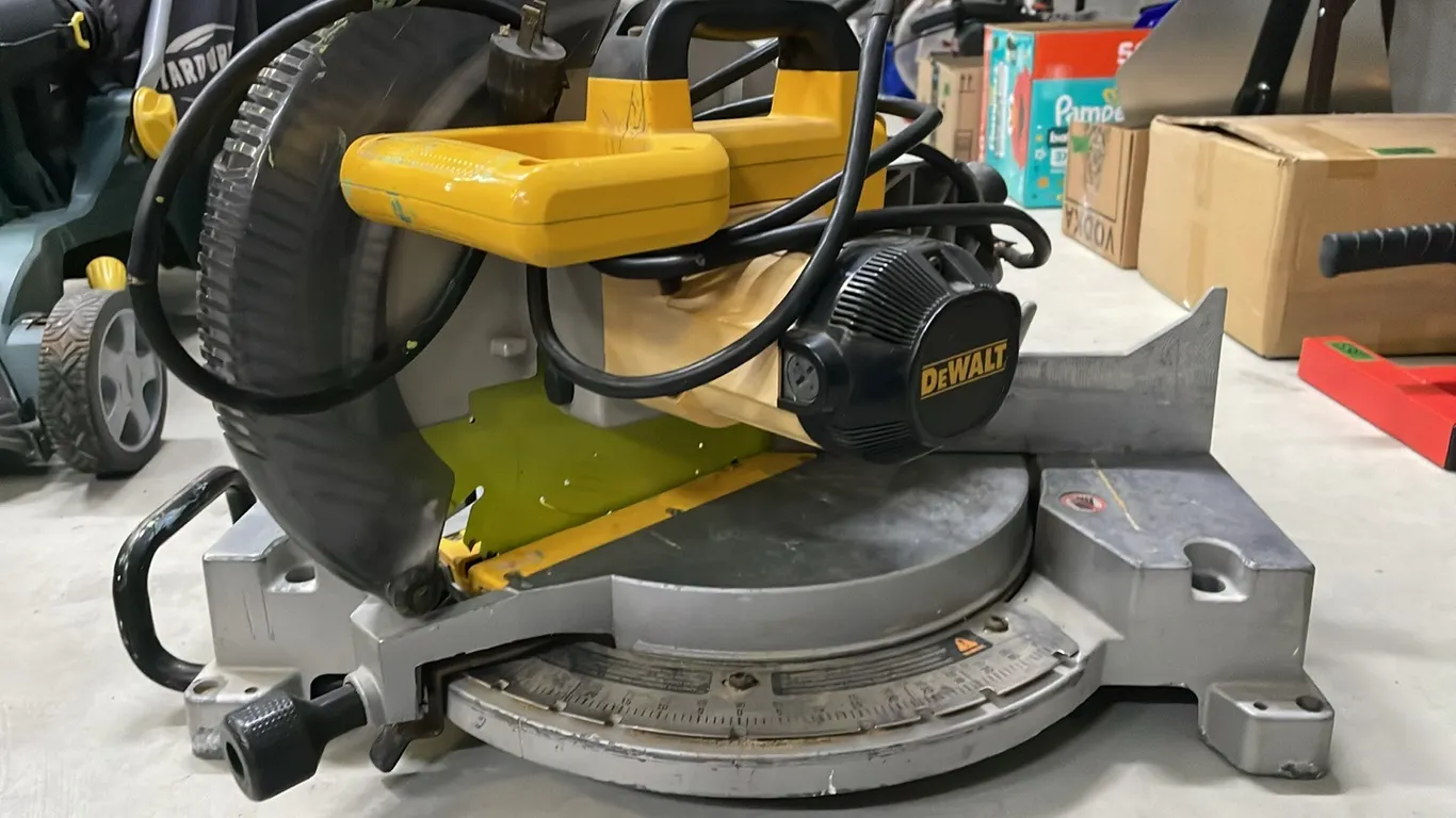 DeWalt 12" Mitre Saw (P2-NWT3-S387)