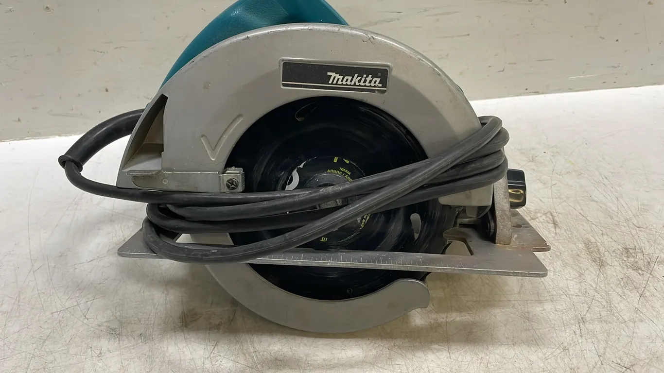 Makita Electric Skill Saw (P2-NWT4-S376)