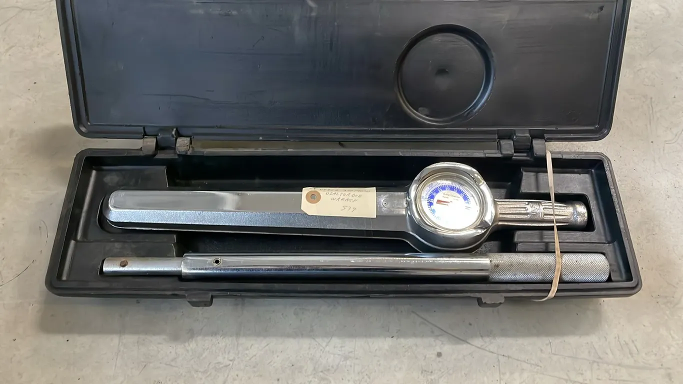 Utica 250 LB Dial Torque Wrench, Marked #28 (P2-EWT1-S39)