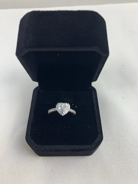 New 925S 1/0ct Heart Cut Moissanite Lab Diamond Halo Ring, Resizable, Mounted in 925 Sterling Silver with White Gold Overlay, D, VVS1, GRA Report, Tes